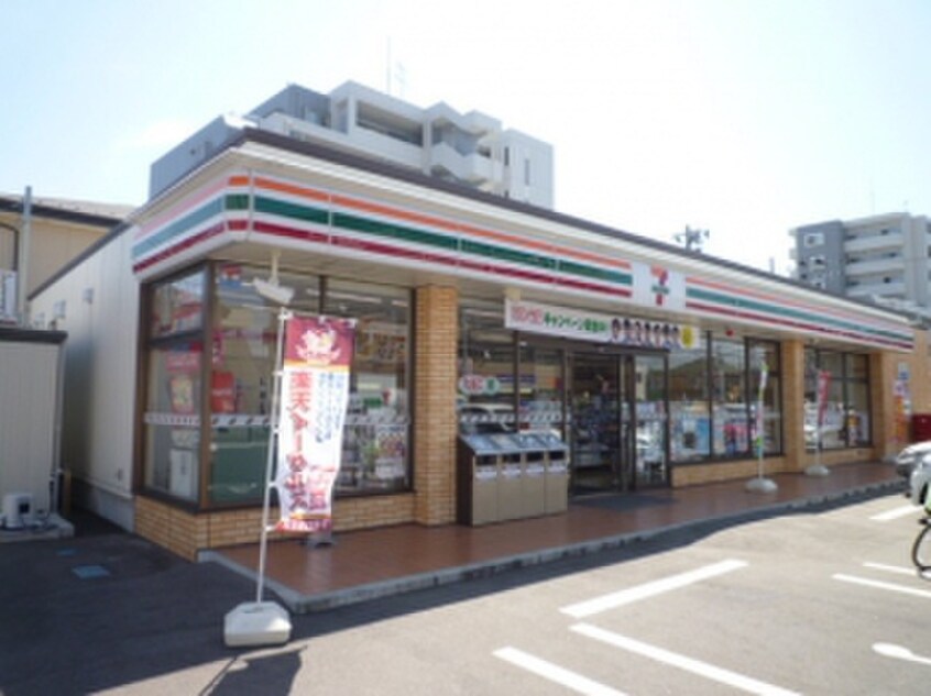 センブンイレブン萩野町2丁目店(コンビニ)まで246m ブッシュ・クローバー