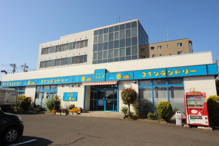 コインランドリー(コンビニ)まで180m スクエアプレイス