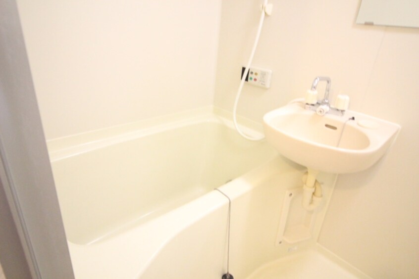 バス／シャワールーム等 二軒茶屋グランドハイツ