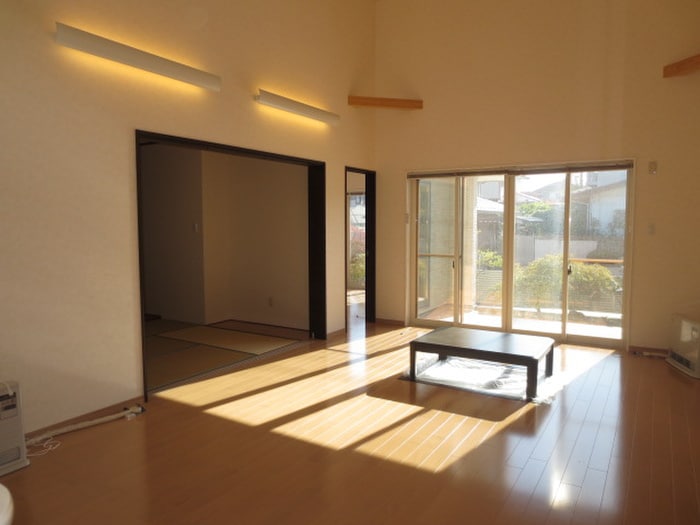 居室 長命ケ丘四丁目貸家