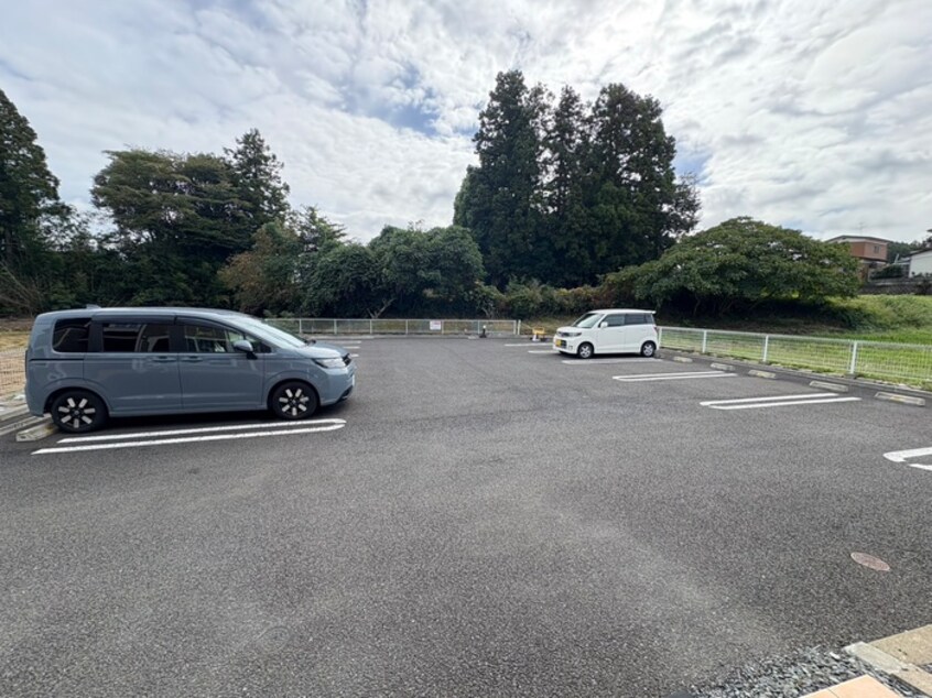 駐車場 ストロベリーハウスⅢ