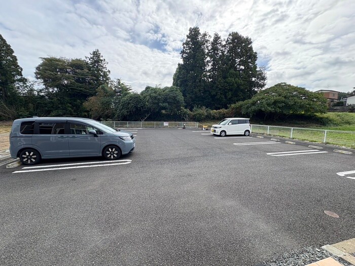 駐車場 ストロベリーハウスⅢ