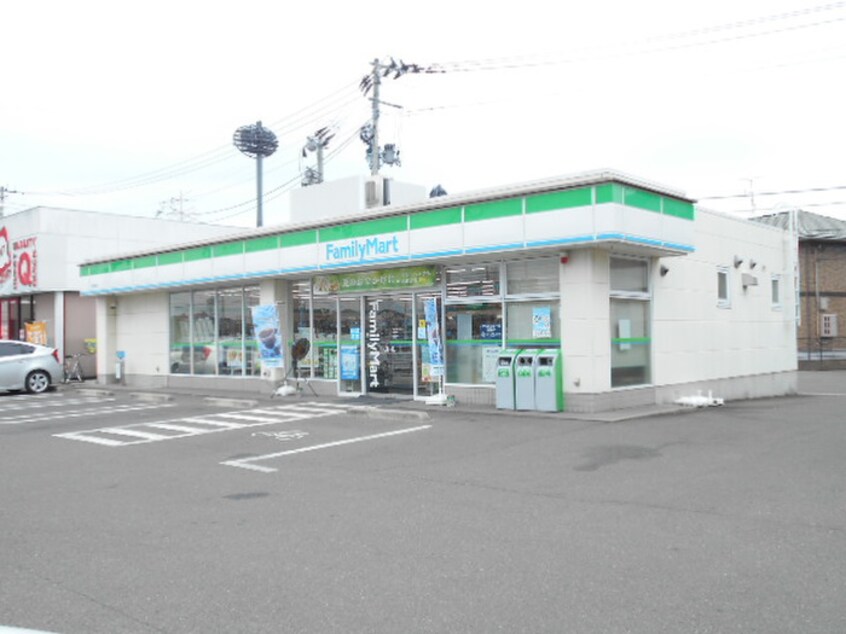 ファミリーマート新田東店(コンビニ)まで600m エアフォルクⅠ番館