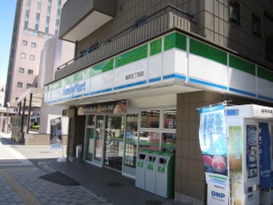 ファミリーマート榴ヶ岡店(コンビニ)まで246m ベルメゾンＭＩＹＡＺＡＫＩ