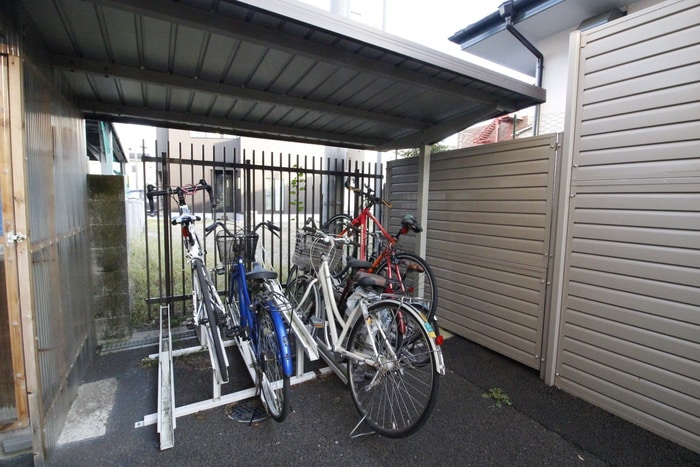 駐輪場 マノワールエスト