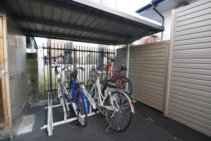 駐輪場 マノワールエスト