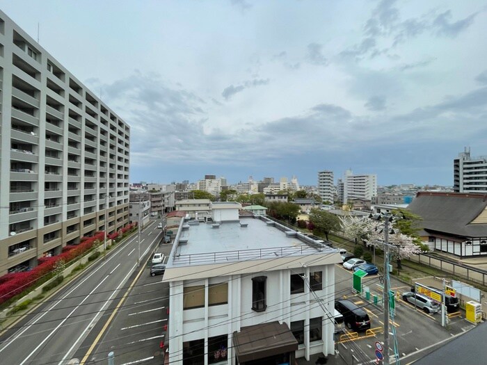 室内からの展望 エアーズロック・ビル