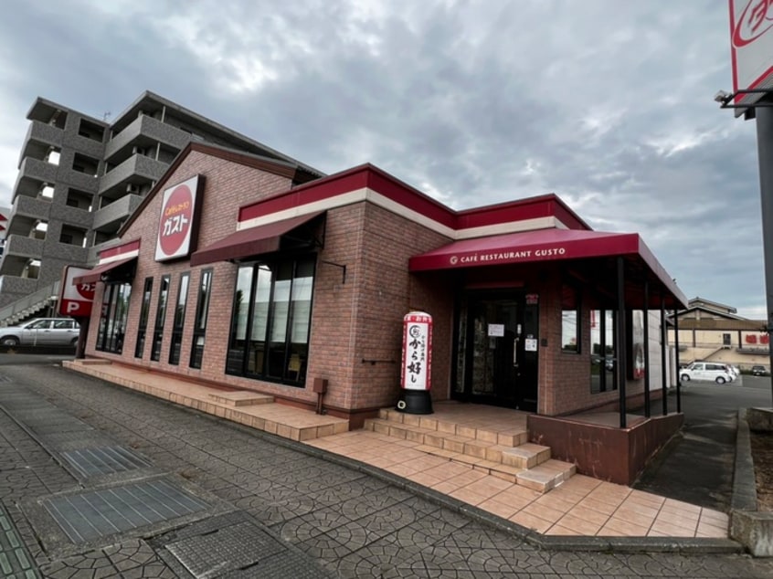 ガスト名取田高店(その他飲食（ファミレスなど）)まで500m シャトレーハピネスⅡ