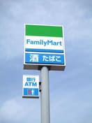 ファミリーマート六丁目左近堀店(コンビニ)まで650m 荒井ハイツ五番館