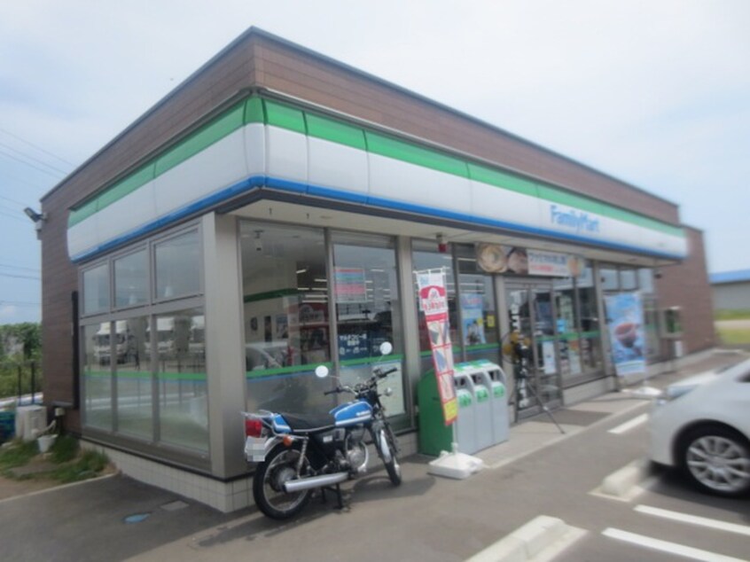 ファミマ田子西店(コンビニ)まで1300m シティハイツ岩切