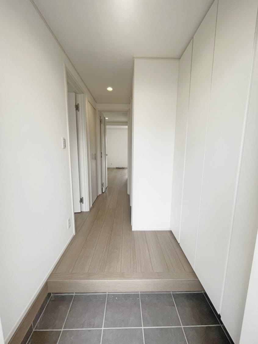 玄関 APTセレーナB棟
