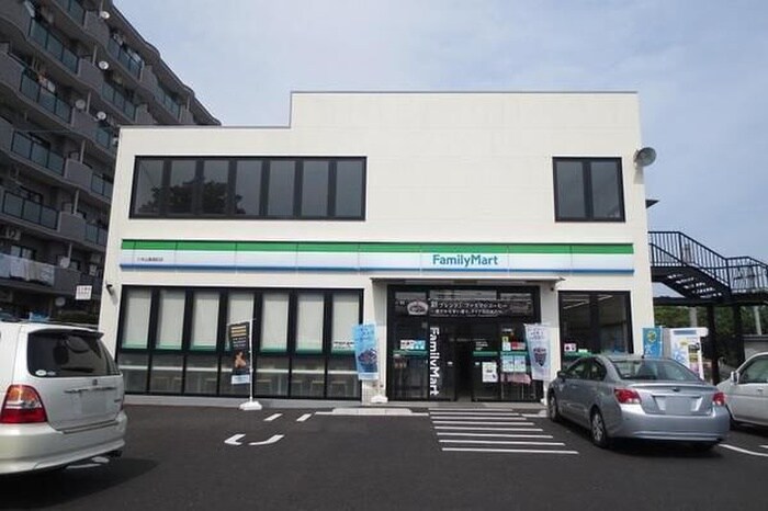 ファミリーマート八木山香澄町店(コンビニ)まで850m GLB向山