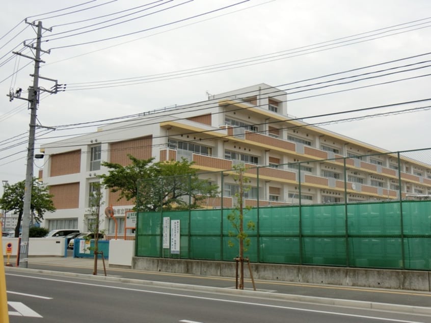 蒲町小学校(小学校)まで643m D-roomかすみ町A