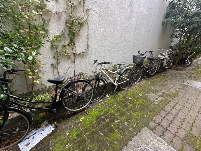 駐輪場 アウラ8