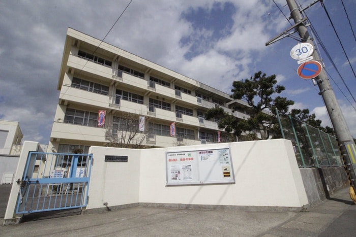 沖野中学校(中学校/中等教育学校)まで373m サンクレストC