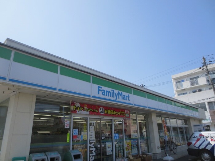 ファミリーマート宮千代三丁目店(コンビニ)まで270m パームクレスト