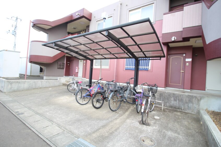 駐輪場 アイックス今泉