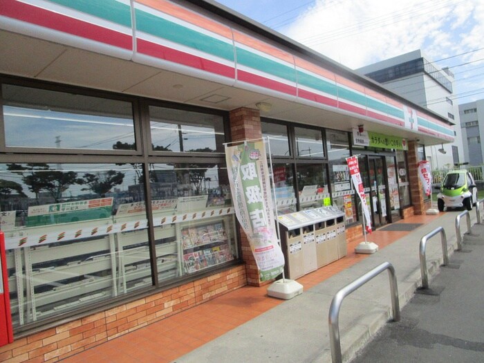 セブンイレブン　多賀城八幡４丁目店(コンビニ)まで350m レジデンス桜木