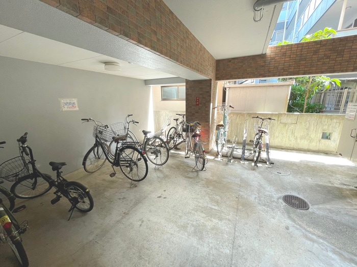 駐輪場 しゃとれ新寺