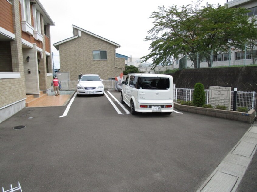 駐車場 ノイ　アロッジオ