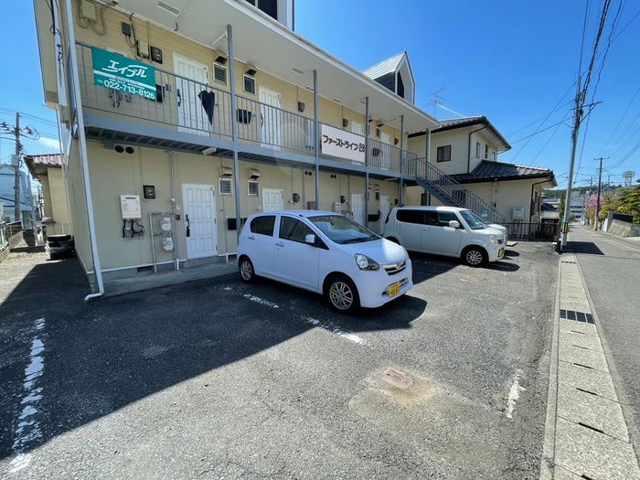 駐車場 ファーストライフ２８