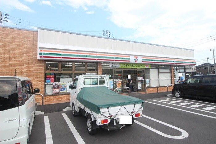 セブンイレブン(コンビニ)まで109m クレセントガーデンⅢ