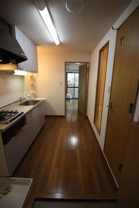 廊下 アバンサール泉中央