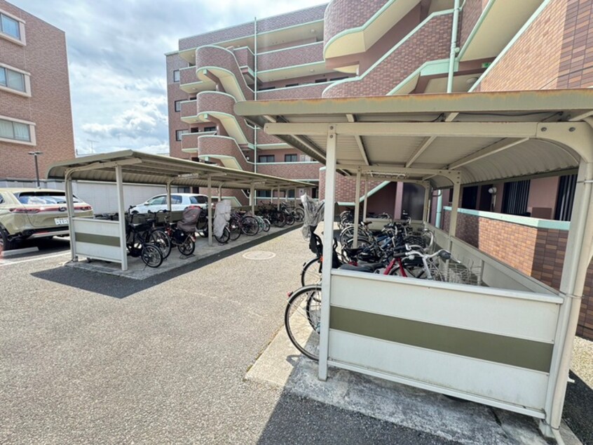 駐輪場 ガ－デンスクエア泉