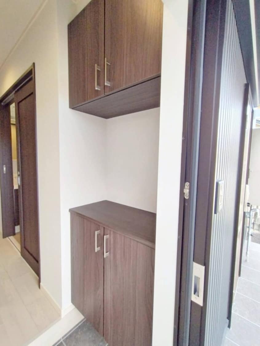 玄関 リアーレ市名坂