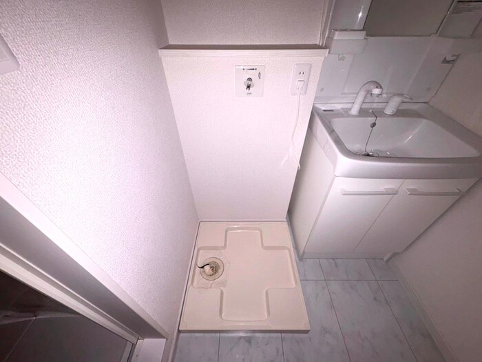 洗濯機置場 ソレーユ小松島