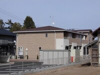 六角East