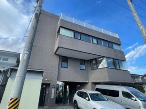 Hビル