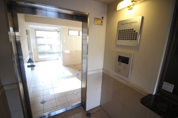 エントランス部分 ア－バンフラッツ小田原