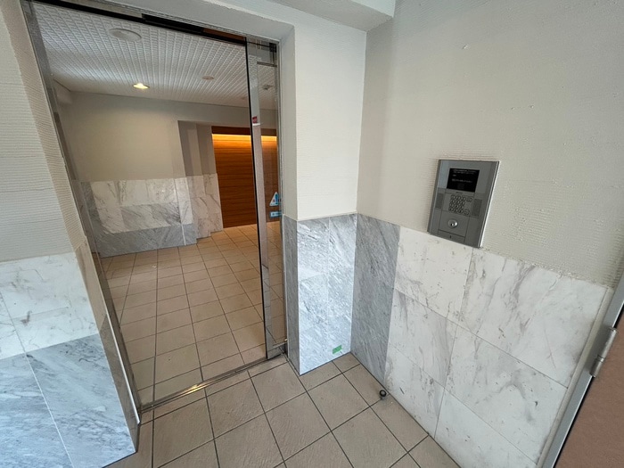 エントランス部分 ア－バンフラッツ長町