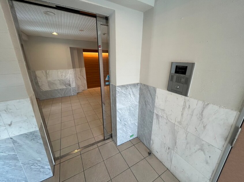 エントランス部分 ア－バンフラッツ長町