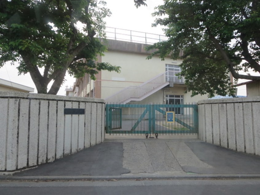 台市立六郷小学校(小学校)まで950m グランドゥールⅠ