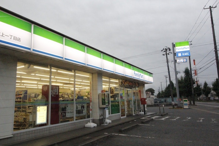 ファミリーマート 岩沼吹上一丁目店(コンビニ)まで2300m グレース　イン