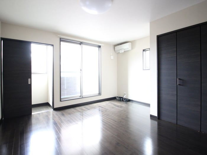 居室 ＭＯＭＯ　ＫＡＭＩＳＵＧＩ