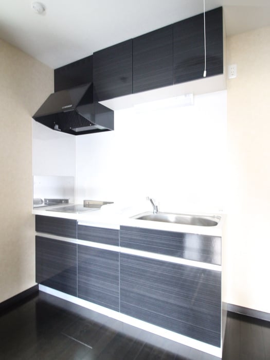 キッチン ＭＯＭＯ　ＫＡＭＩＳＵＧＩ