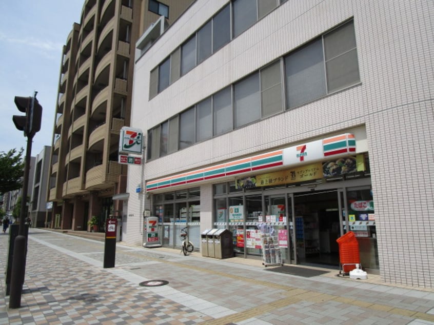 セブン(コンビニ)まで230m テレパレス榴ヶ岡1号棟