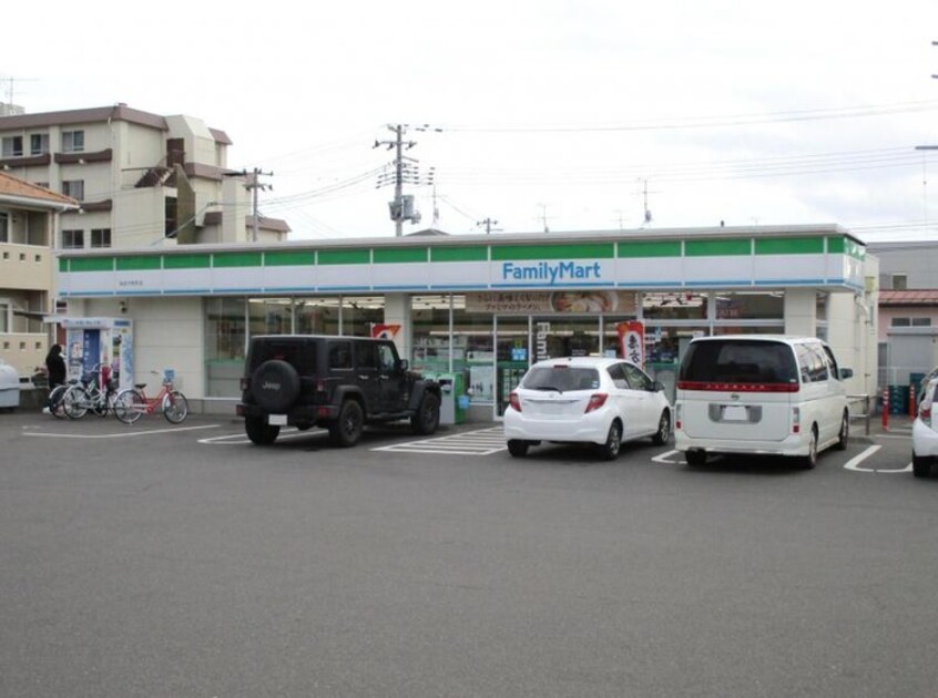 ファミリーマート(コンビニ)まで180m ﾙｱｰﾅ･ｴｰﾙ･ﾚｼﾞﾃﾞﾝｽ卸町