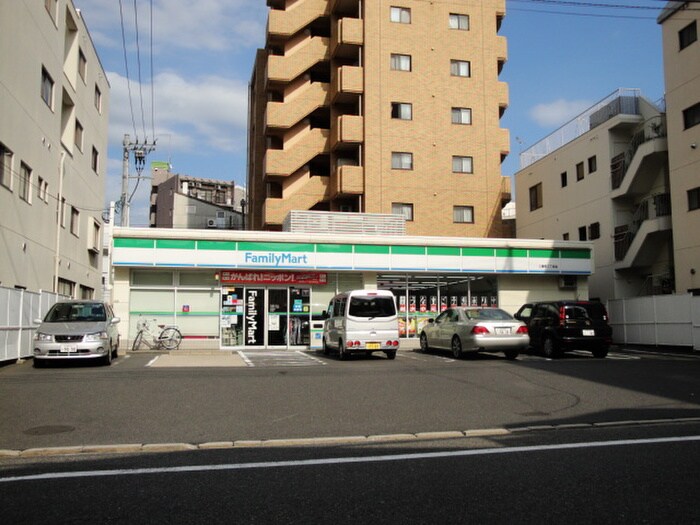 ファミリーマート三篠町三丁目店(コンビニ)まで440m パレグレ－ス和田
