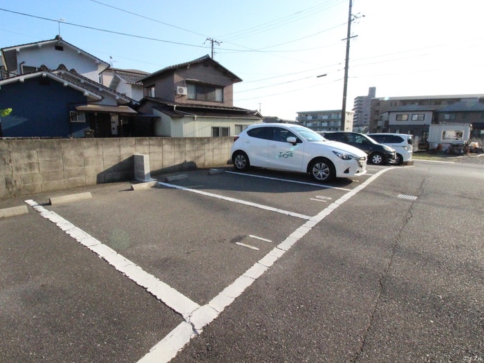 駐車場 カルチェ堀田
