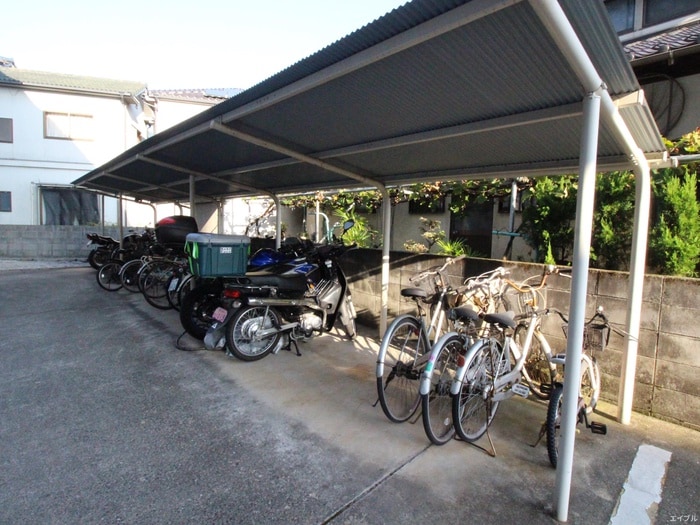 駐輪場 カルチェ堀田