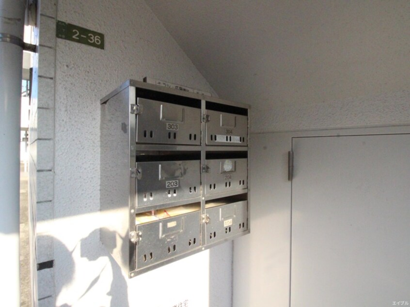 エントランス部分 カルチェ堀田