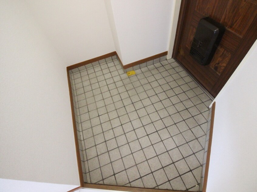 玄関 カルチェ堀田