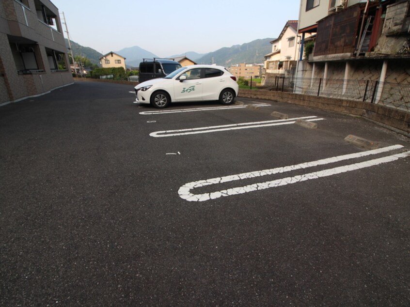 駐車場 アマレ－ナ