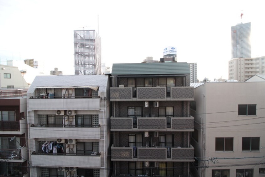 室内からの展望 八幡ビル