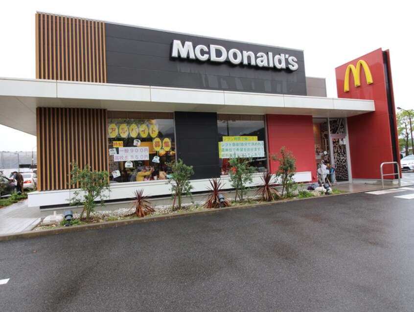 マクドナルド西風新都店(ファストフード)まで2600m Ｌａｒｇｅ　Ｒａｖｉｎ大塚西