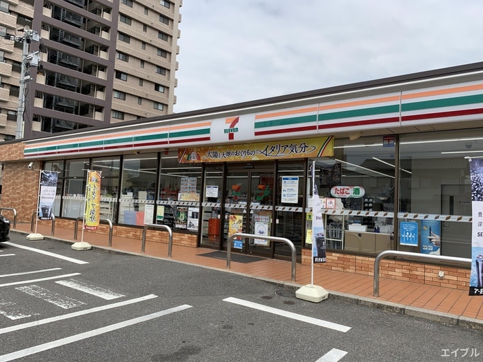 セブン-イレブン 広島五日市中央１丁目店(コンビニ)まで960m フレグランスフローラ　C棟